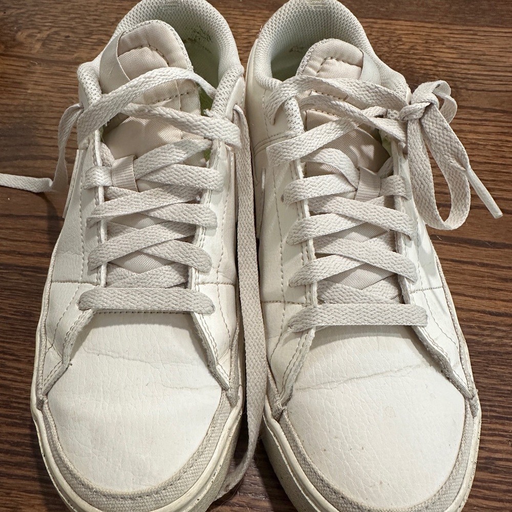 Classic Nike Low-Top White Sneakers - Picture 2 of 4